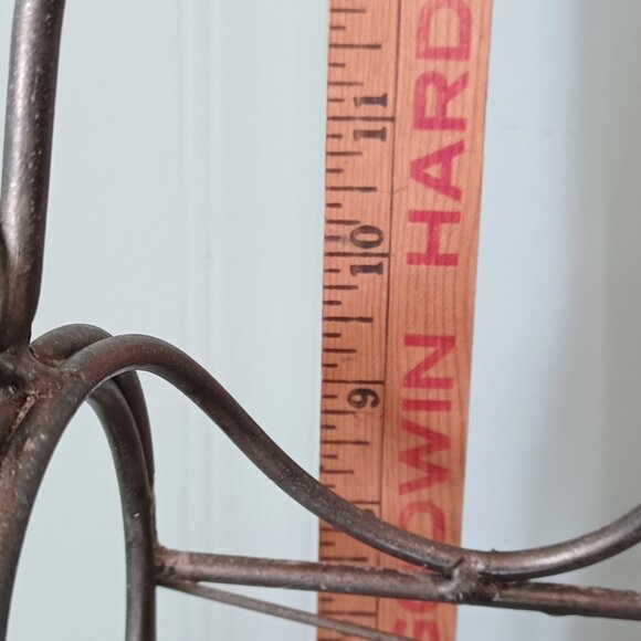 Silver Metal 2 Bottle Tabletop Wine Rack with Grapes & Leaves and Handle - Picture 6 of 8